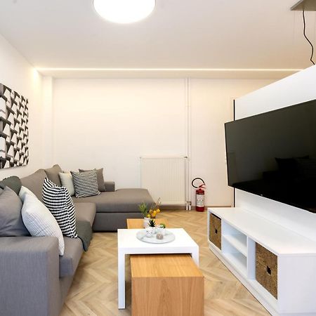 Pagrati'S Best Apartment Атина Екстериор снимка