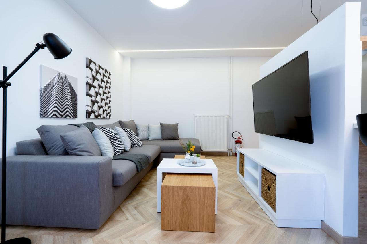 Pagrati'S Best Apartment Атина Екстериор снимка